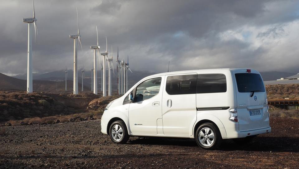 Nissanov električni eksot, ki lahko prepelje 4,2 kubičnega metra tovora ali sedem potnikov