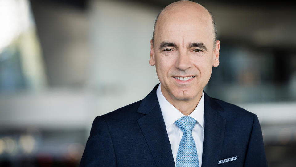 (intervju) Nicolas Peter, podpredsednik BMW: Kateri so največji izzivi prvega finančnika bavarskega velikana?