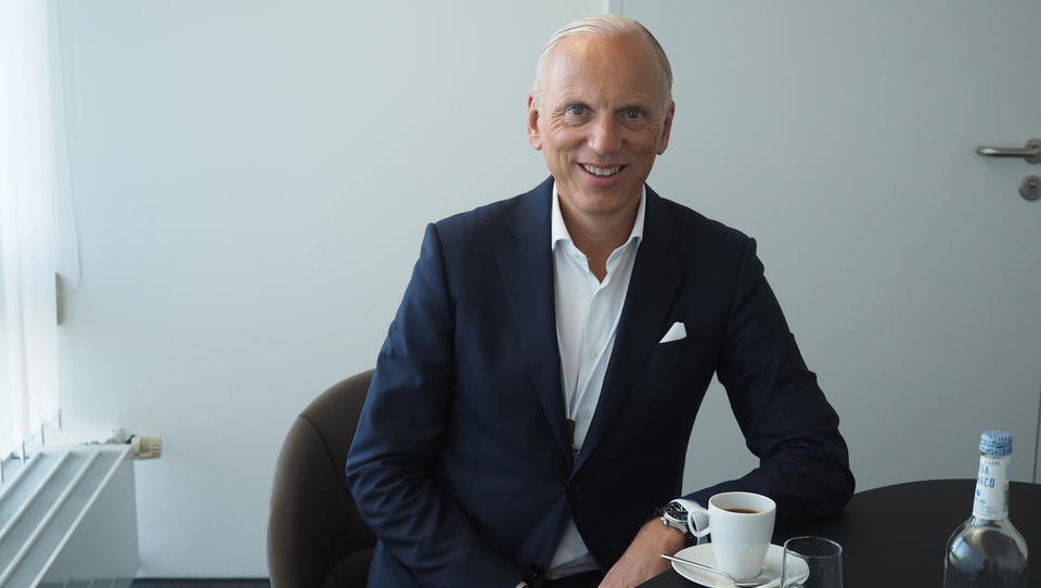 (Intervju) Pieter Nota, BMW: Delna rešitev za zamude dobav je naknadna vgradnja nekaterih funkcij