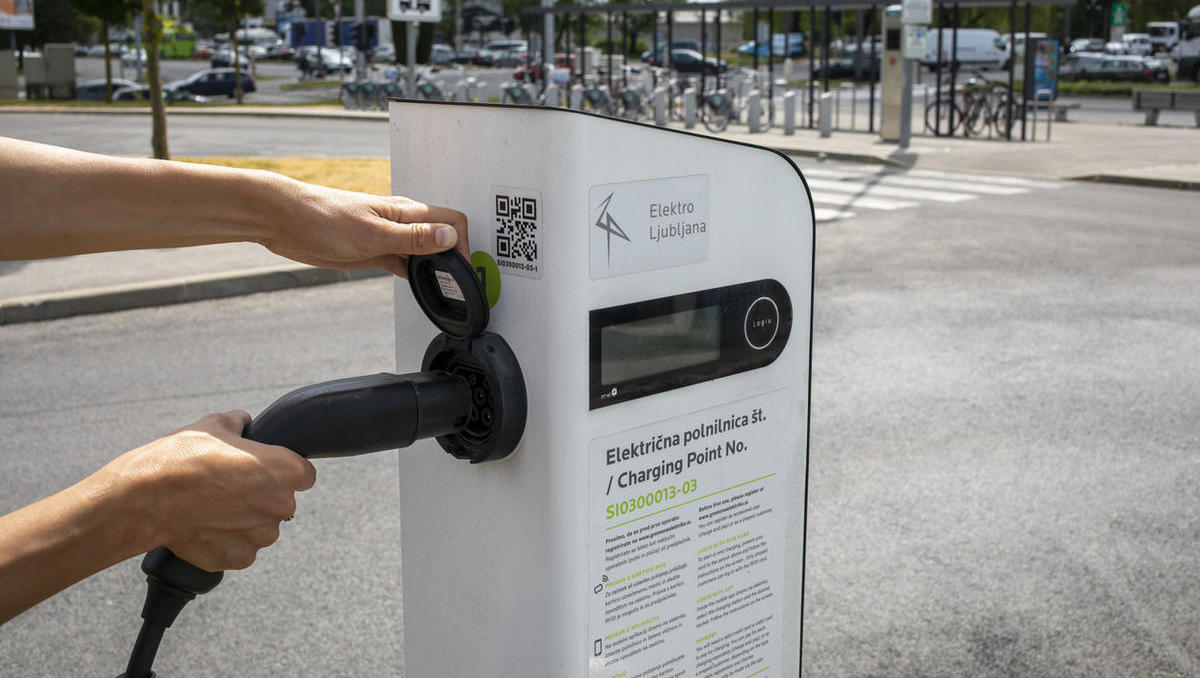 Petrol draži, Elektro Ljubljana pa ceni polnjenje. Kje boste ceneje polnili svoj električni avto?
