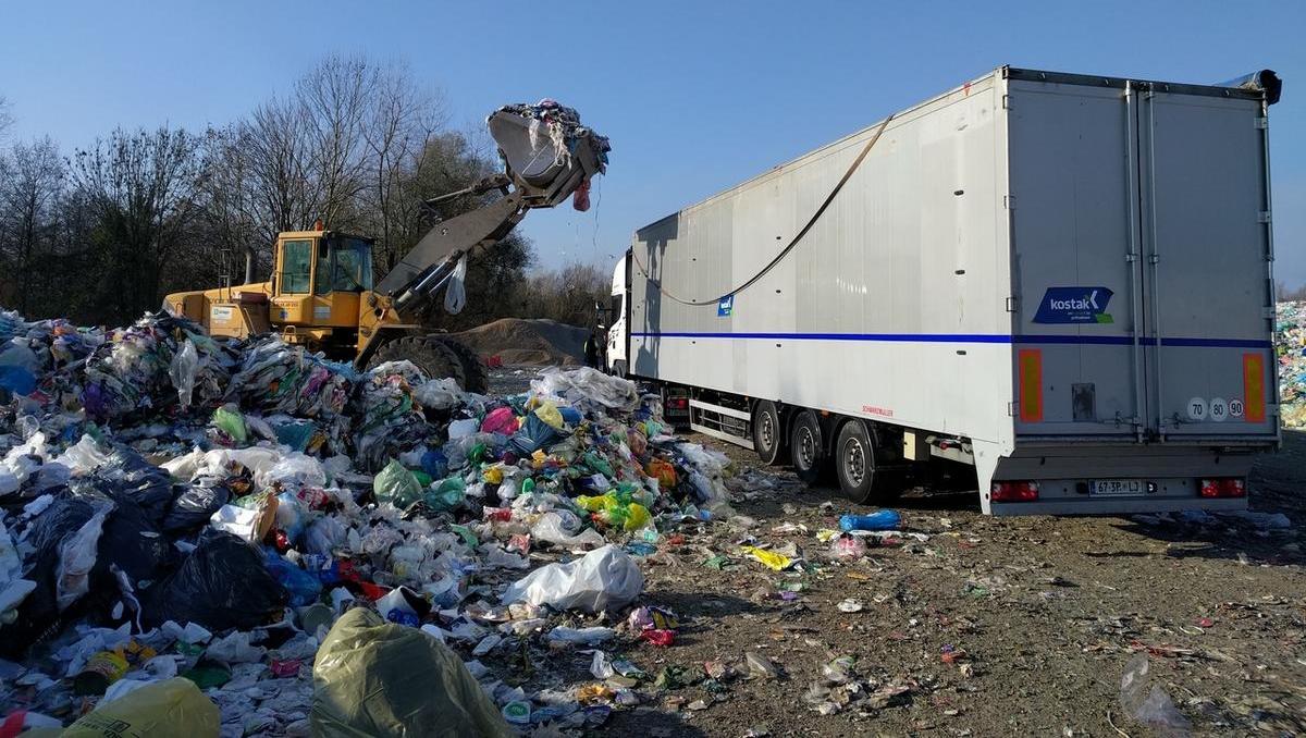 (dopolnjeno z odzivom Recikla) Komunalci: kaos pri odpadkih se bo vlekel še vse leto 2023. Imajo pa rešitev