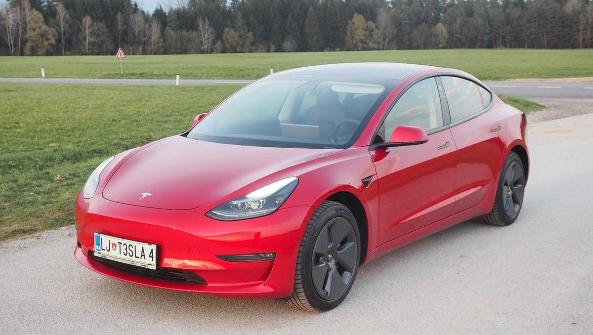 Tesla dodatno znižuje cene v Sloveniji do šest tisoč evrov
