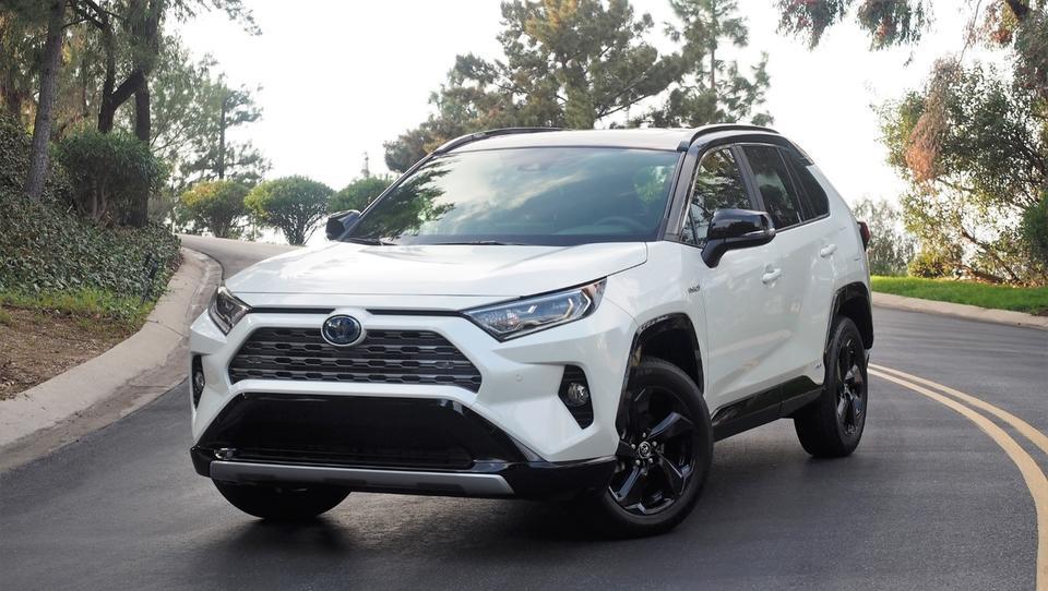 Toyota rekordno, a pričakuje manjši dobiček