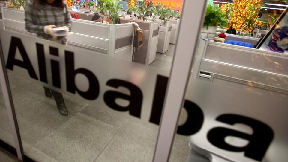 Trgovina se seli s klasičnih polic na internet, Alibaba pa investira milijarde v zidane trgovine
