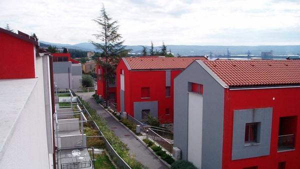 Stanovanja v Novi Gorici in apartmaji pri Ankaranu na dražbo s popusti