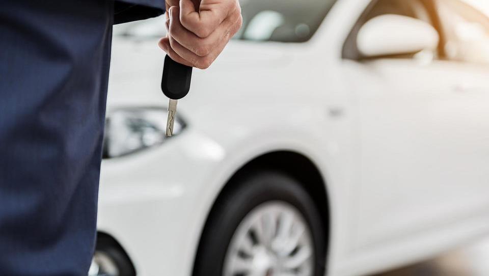 Pasti, ki prežijo na vas pri prodaji ali nakupu avta