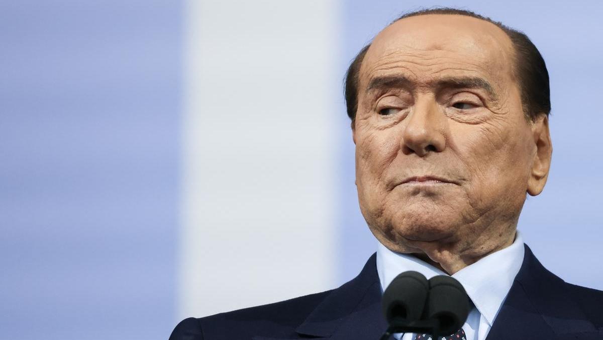 Umrl Je Silvio Berlusconi