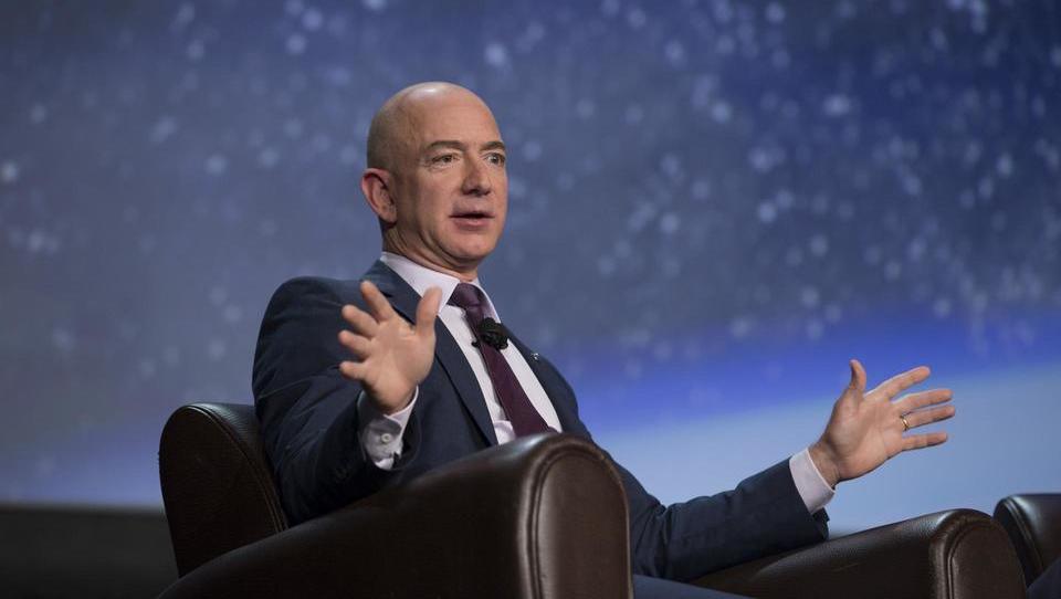 Jeff Bezos je na lestvici najbogatejših zemljanov prehitel Billa Gatesa