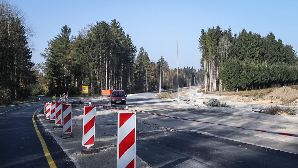 Alenka Bratušek ustanavlja infrastrukturni sklad. Bo več denarja za ceste in železnice?