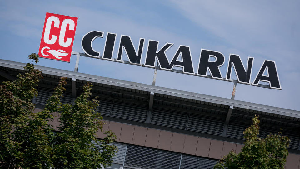 Cinkarna Celje: kako močno uprava vsako leto zgreši z napovedjo dobička