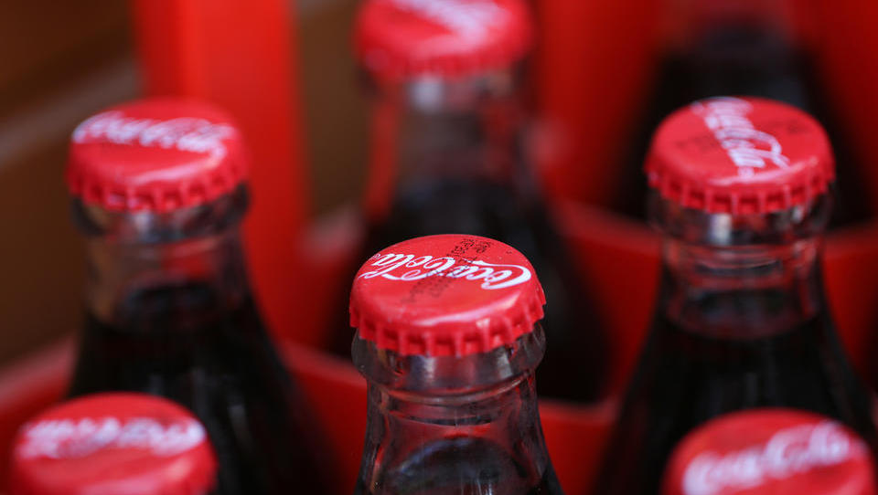 Coca-cola je še ena korporacija, ki je zaradi nezanesljivosti dobav najela svoje ladje. Kaj se dogaja?