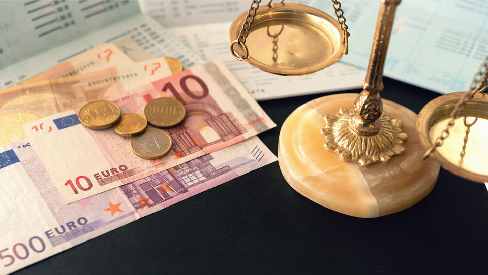 Banka Slovenije: Plačilne storitve v letu 2023 cenejše, potrošniška posojila dražja
