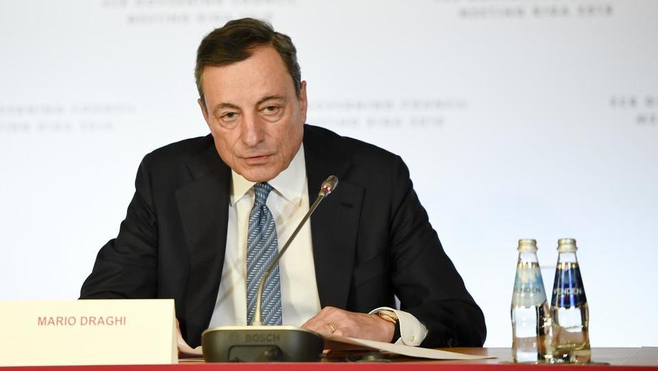 Šef ECB Draghi sporoča: Konec tiskanja denarja še letos