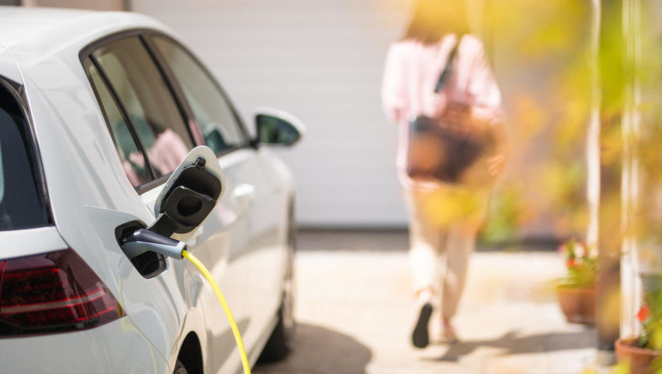 Cene, ponudba in dosegi električnih avtov v Sloveniji