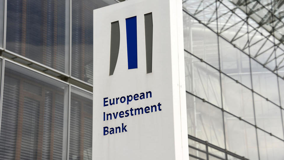 Top službe: EIB, Gurs, SID banka, Novartis, Domel, Guardiaris ...