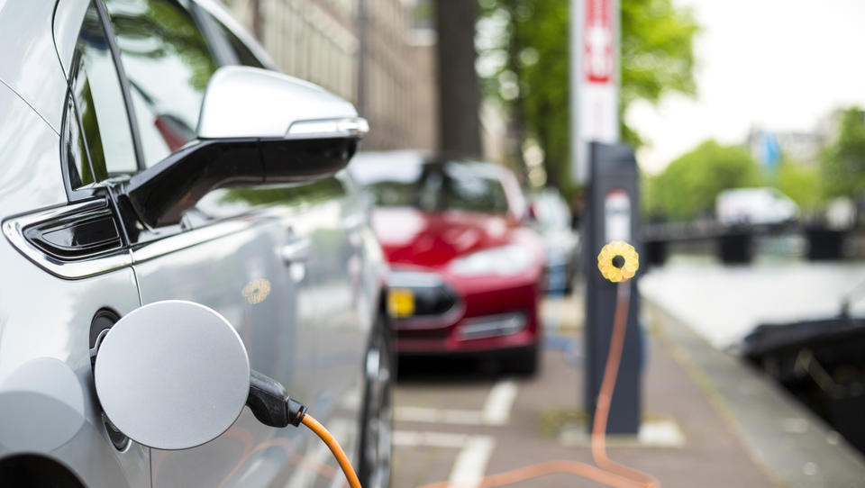 Koliko kilometrov lahko prevozijo današnji električni avtomobili? 