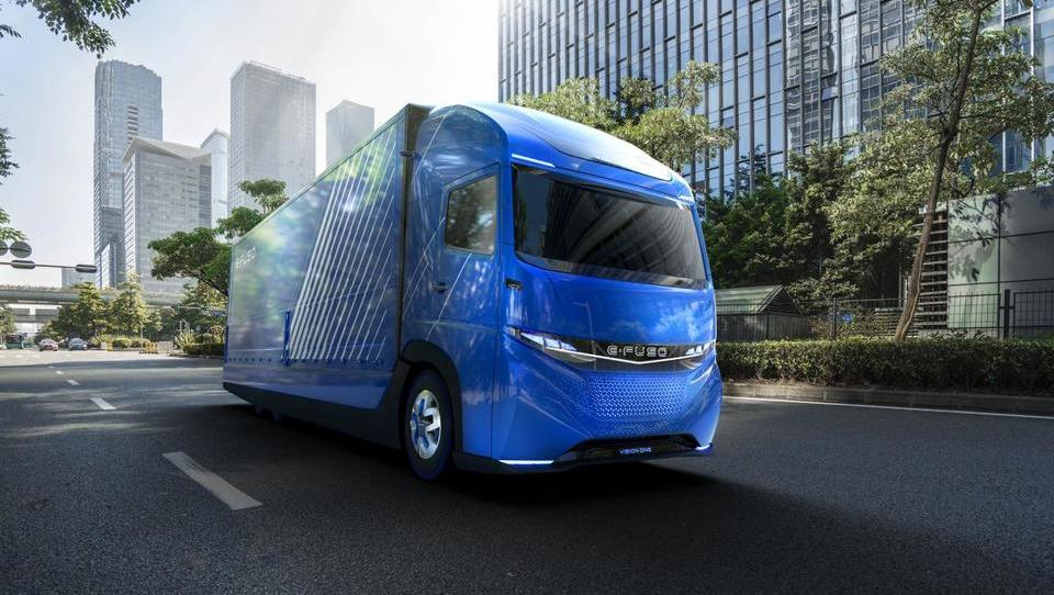 Daimler predstavil zmogljiv električni tovornjak