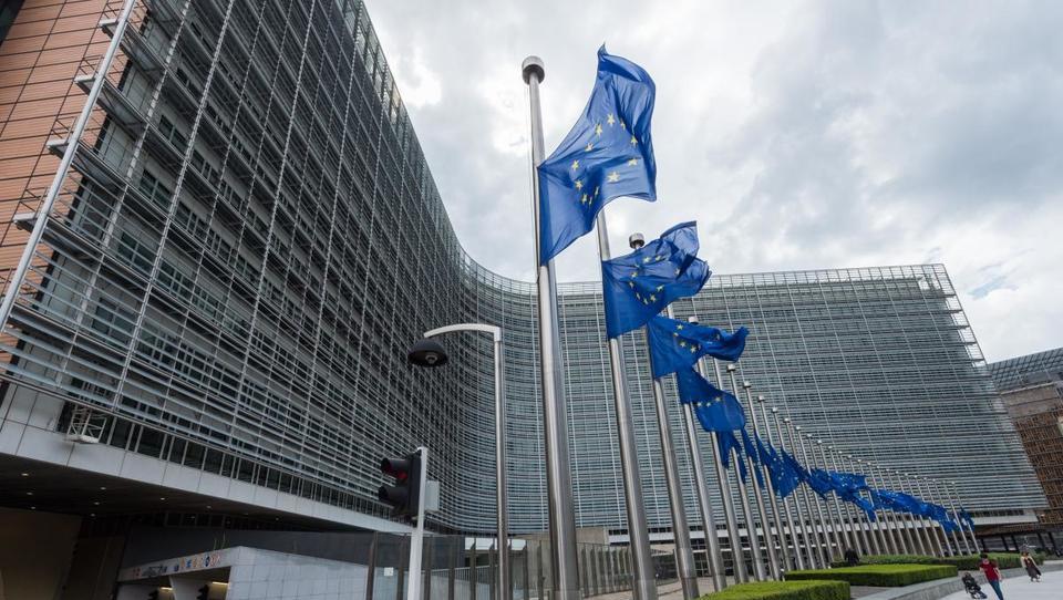 Bruselj Slovenijo poziva k reformam in izboljšanju pogojev financiranja