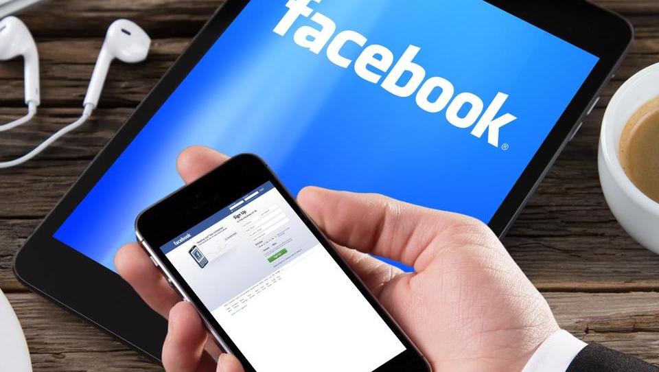 Facebook bo prevzem WhatsAppa stal 110 milijonov evrov več