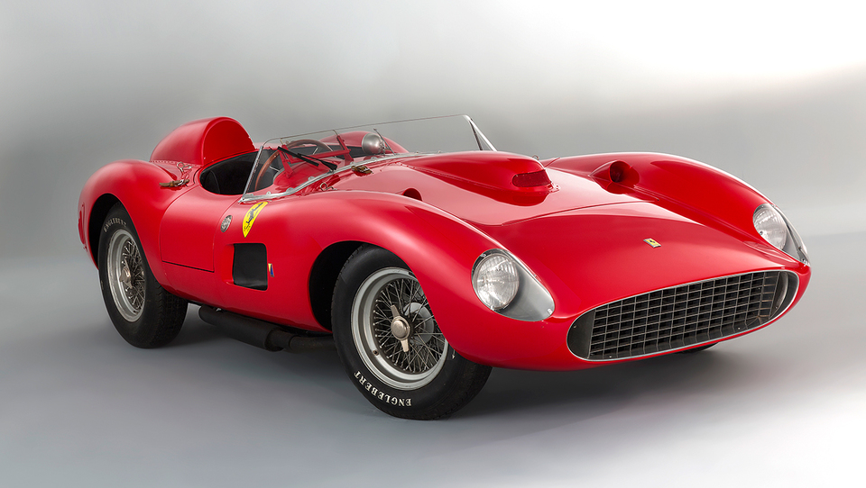 Ferrari letnika 1957 na dražbi dosegel vrednost 32 milijonov evrov