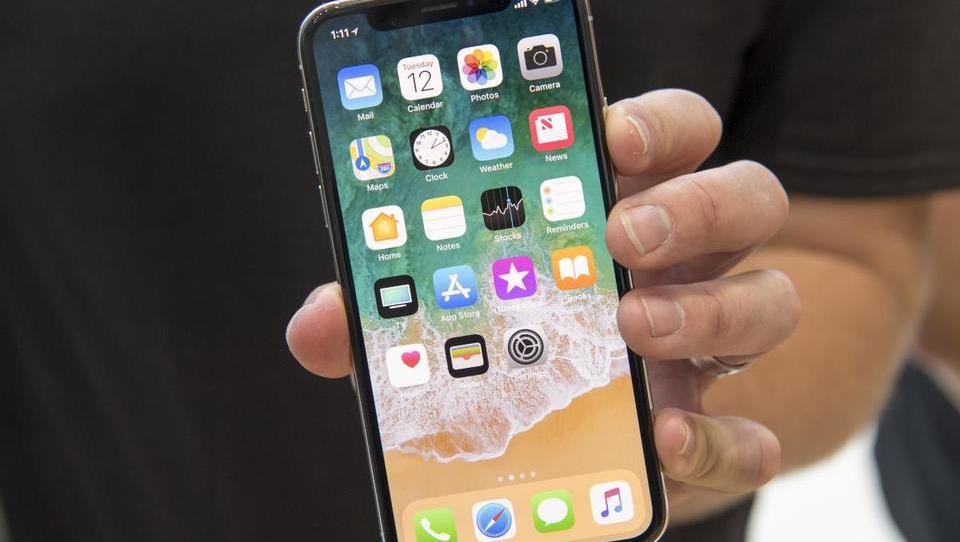 Apple predstavil novo generacijo iphonov