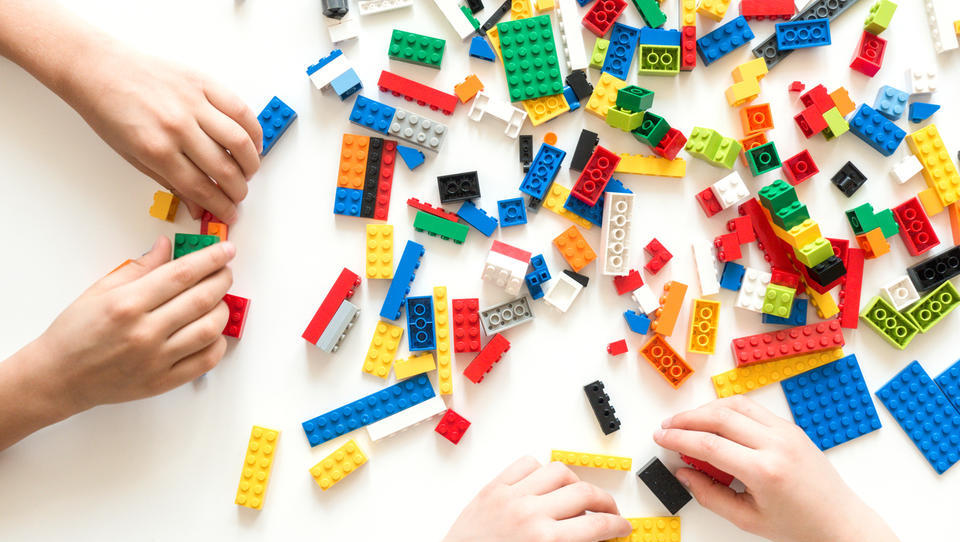 Spremembe pri kockah Lego: delež trajnostnih materialov že presegel polovico
