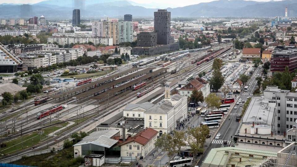 Emonika: smo dovolj velikopotezni za poglobitev železnice v Ljubljani?