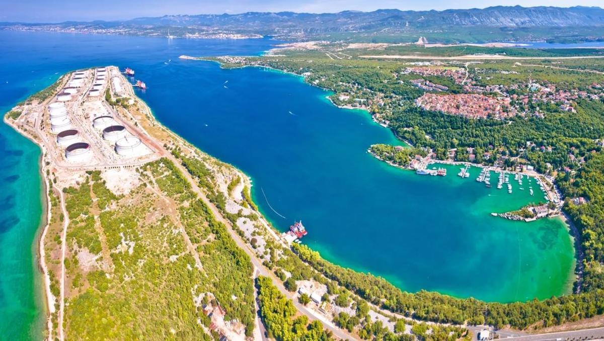 Na Krku napovedujejo center za uvoz amonijaka. Zraven so tudi Slovenci