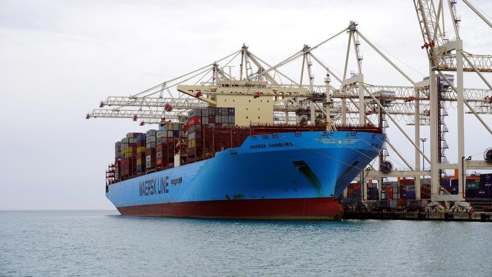 Udarec biča nepredvidljivega povpraševanja: nas bodo preplavili polni kontejnerji tovora? 