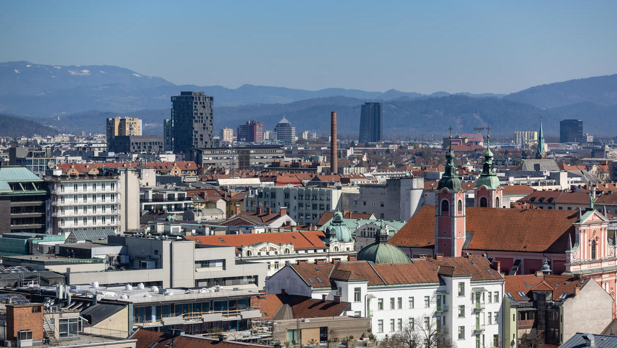 Deset stanovanj, ki jih do novembra lahko kupite na dražbah