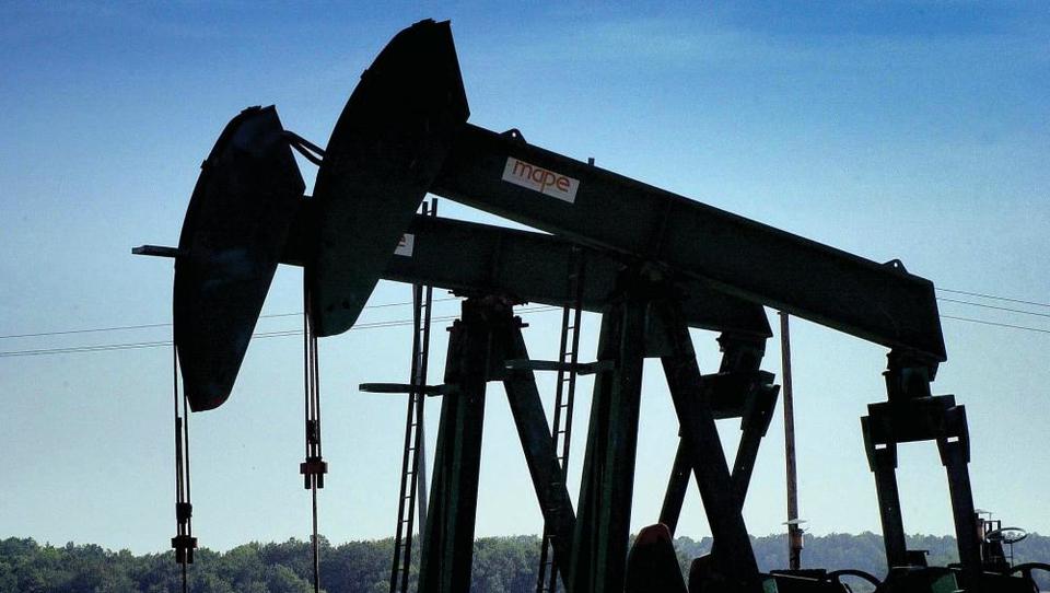 Zakaj zlom naftne industrije ne vodi v novo krizo