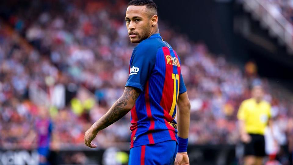 Nogometni zvezdnik Neymar za vrtoglavih 222 milijonov evrov iz Barcelone k PSG