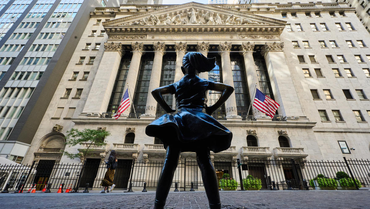 Nov val vojnega strahu: Dow Jones padel za več kot 750 točk