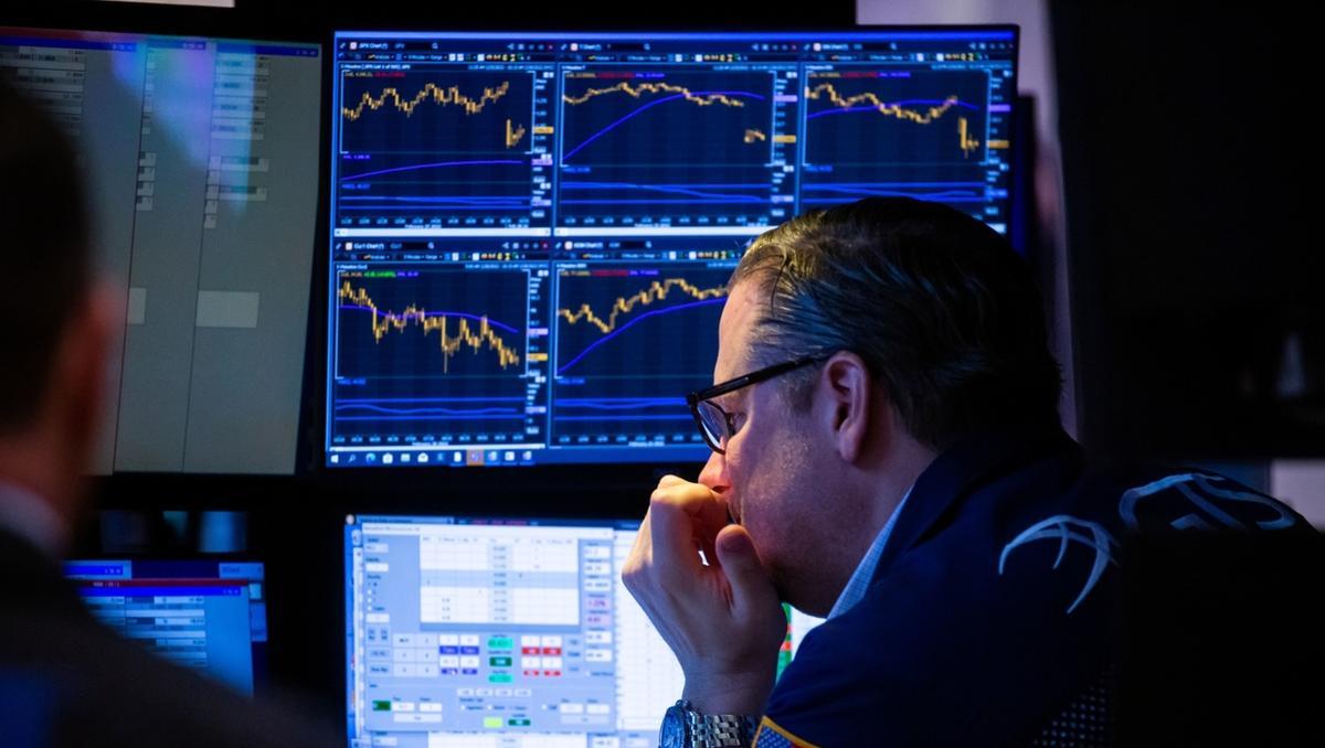 Wall Street teden končal z občutnim padcem