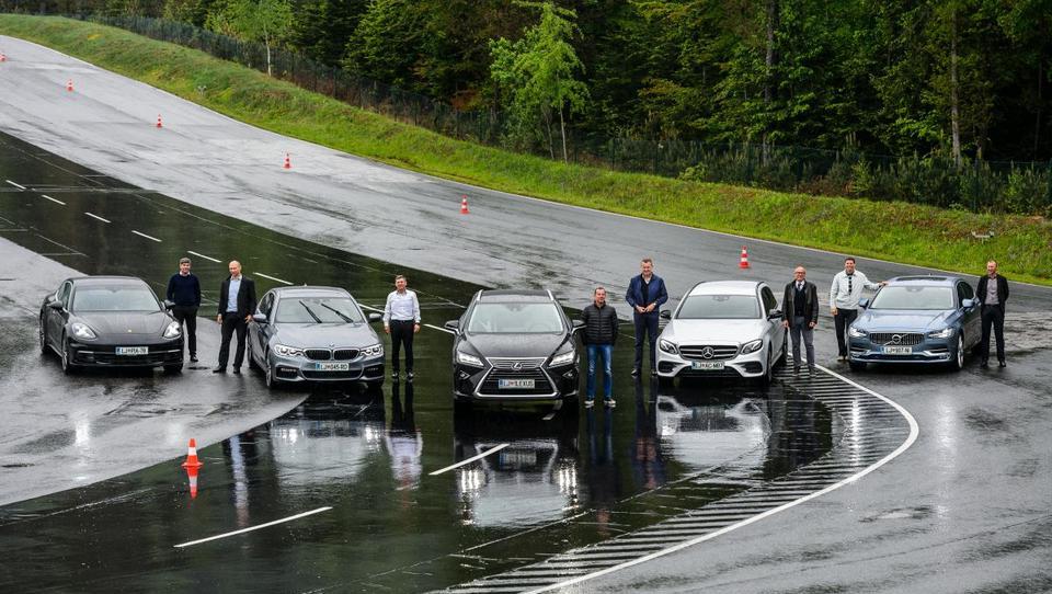 (reportaža) S čim so limuzine prepričale slovenske direktorje