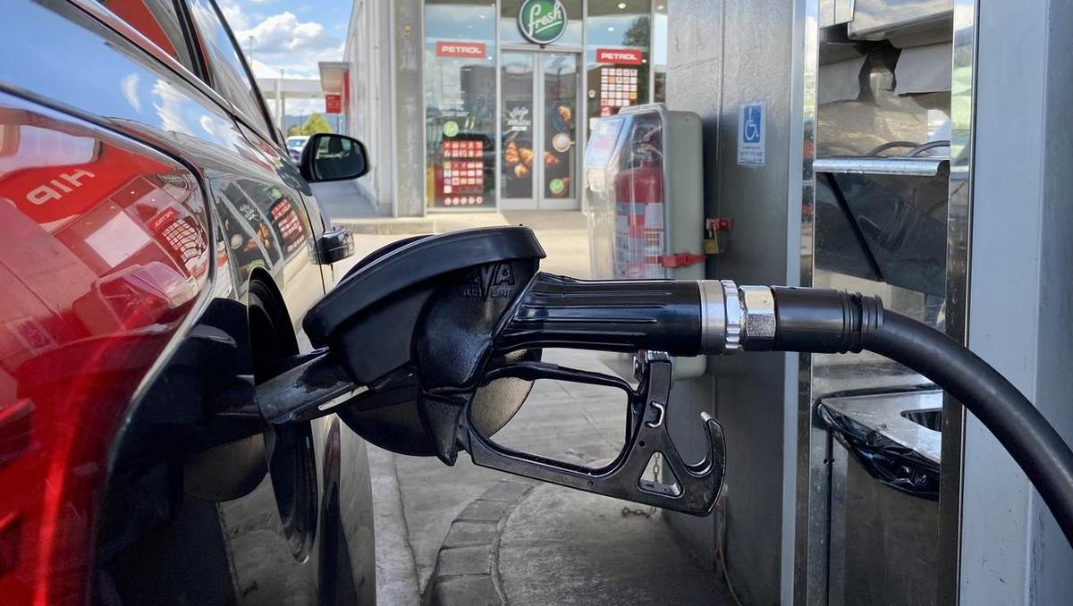 Cene bencina in dizla še naprej v vzponu: toliko bo gorivo stalo v torek