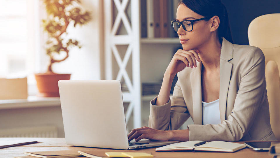 Top službe - DUTB išče strokovnjaka za skladnost poslovanja; službe še pri Akrapoviču, Sparu, Interblocku, Triglavu in 16 podjetjih