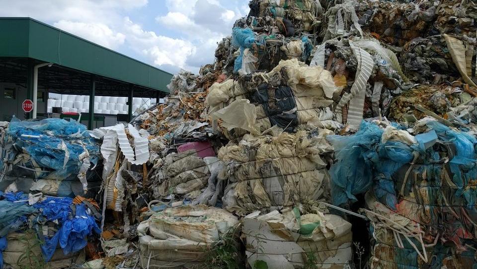  Zaradi odlagališča odpadkov Suhadole grozijo Sloveniji milijonske kazni