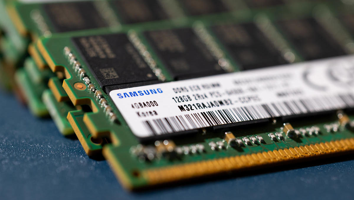 Skrbi o UI zasenčile Samsungove rekordne rezultate; delnica –10 odstotkov