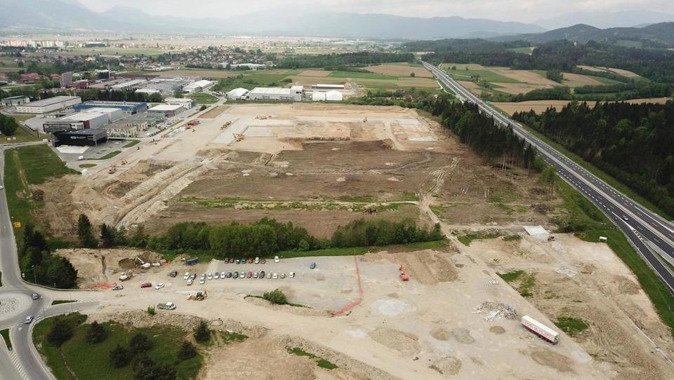 V Arji vasi nastaja največji trgovski logistični center v Sloveniji