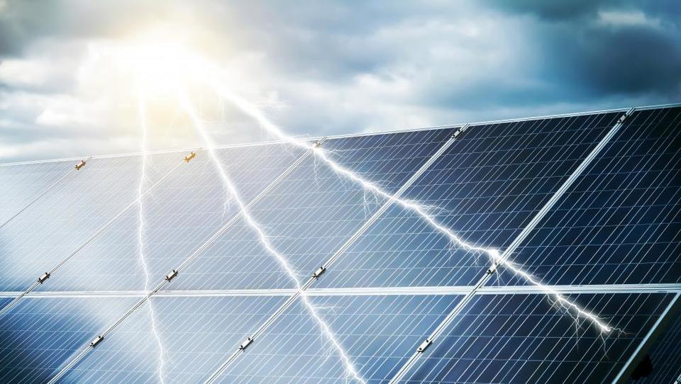 Fotovoltaični nesmisel: carine plačujejo z evropskimi sredstvi