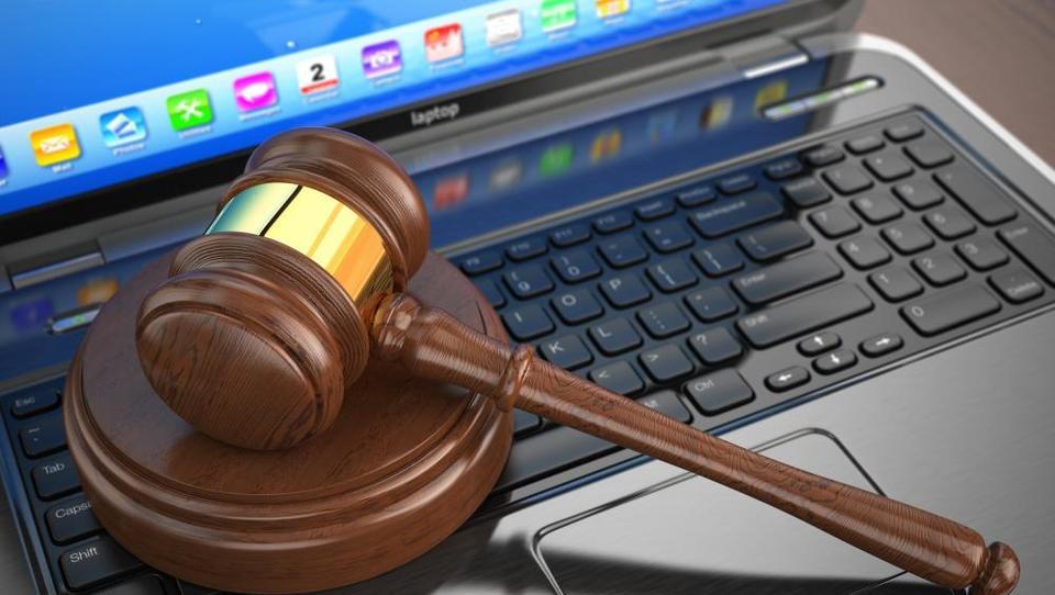 Poslanci so uzakonili spletno dražbo - kdaj bo stekla prva in kaj se bo spremenilo za kupce