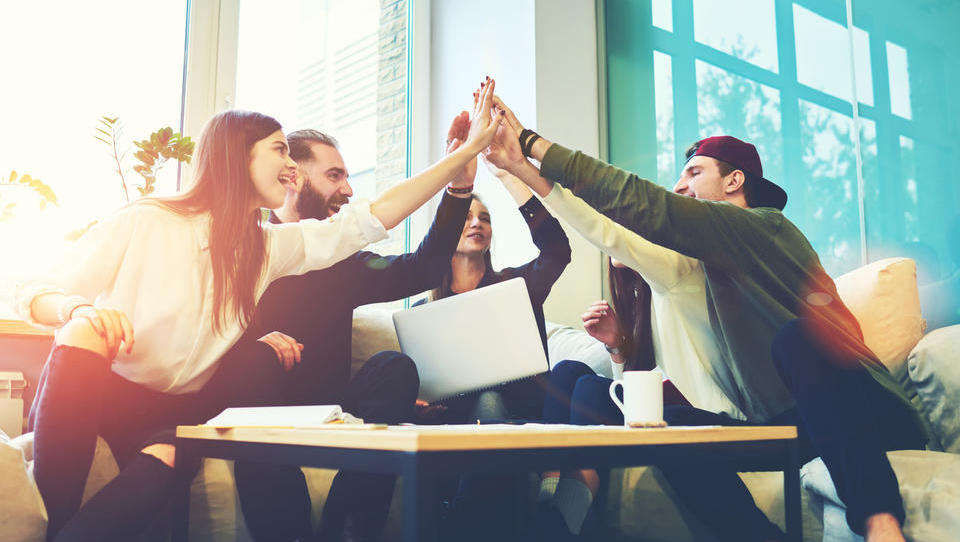 Sveže talente zadržite z onboardingom