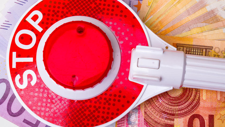 Dodatna pojasnila: komu podjetja ne bodo smela izplačati nagrad in komu jih bodo lahko, če bodo izkoristila interventne ukrepe