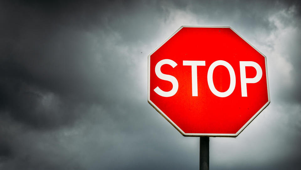 Pozor, ustavljajo se vse izvršbe!