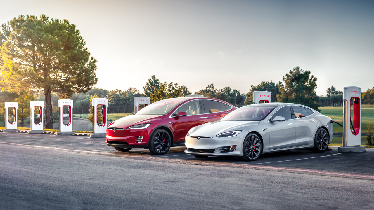 Tesla porabi osem tisoč dolarjev na minuto. Kako dolgo še?