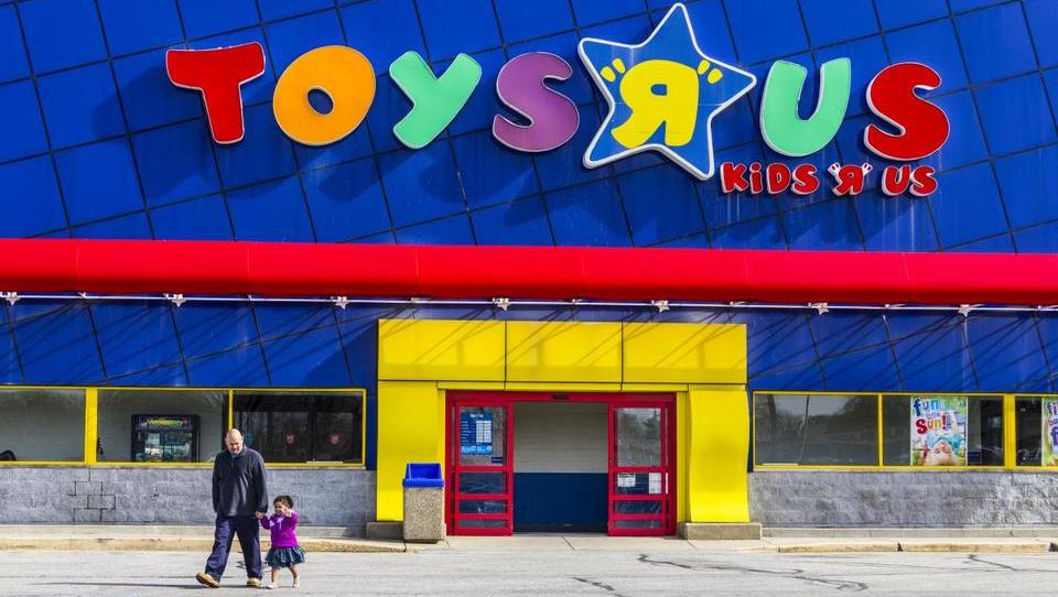 Ameriški trgovec z igračami Toys R Us je zaradi zadolženosti pristal v stečaju