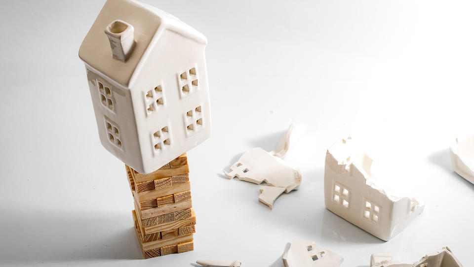 Izvršba na nepremičnine pri malem dolgu