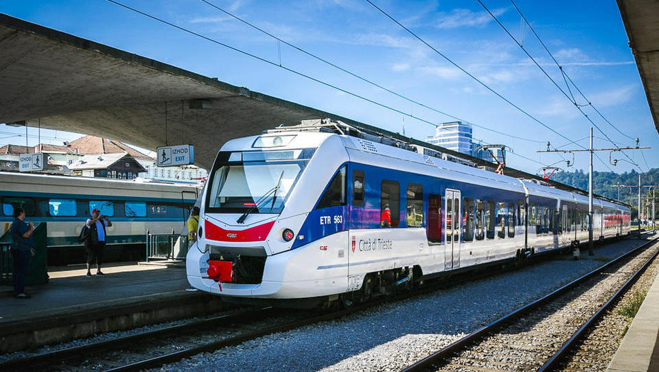 Violeta Bulc napoveduje podaljšanje železniške povezave iz Trsta v Ljubljano naprej do Dunaja