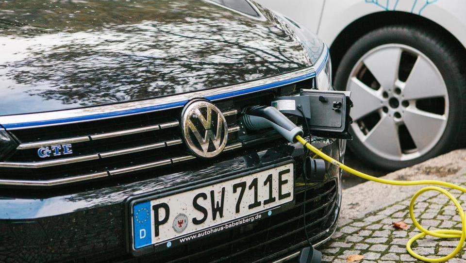 Volkswagen z milijardnimi naložbami v električno mobilnost